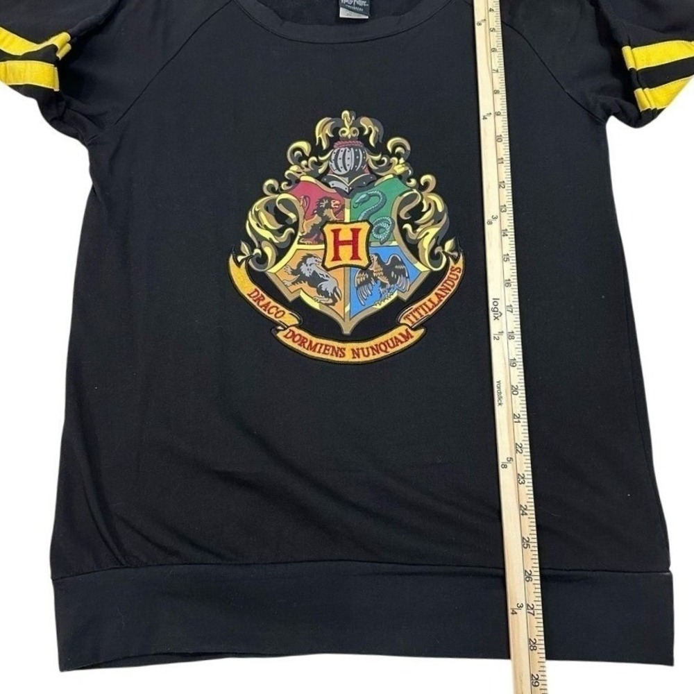 Harry Potter Hogwarts Crest Sweatshirt Black Yellow Striped Raglan Universal S - Picture 6 of 8
